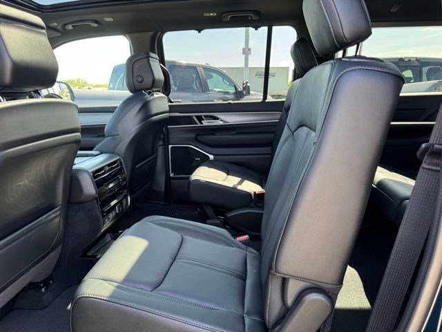 New 2026 Fathom Blue Pearlcoat Jeep Limited Reserve image 30