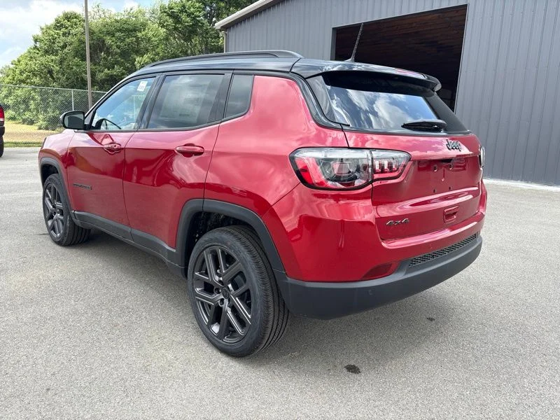New 2026 Red Hot Pearl-Coat Exterior Paint Jeep Limited image 5