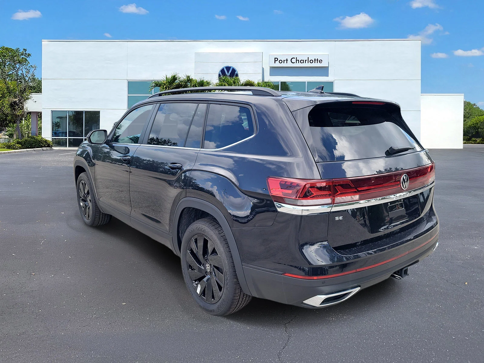 New 2026 Black Volkswagen SE w/Technology image 32