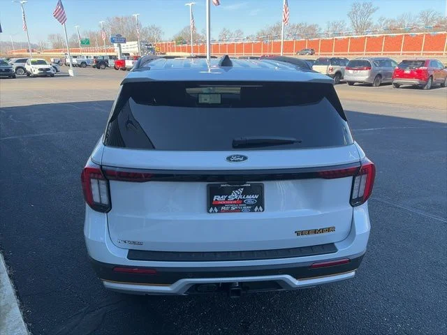 New 2026 Space White Metallic Ford Tremor® image 39