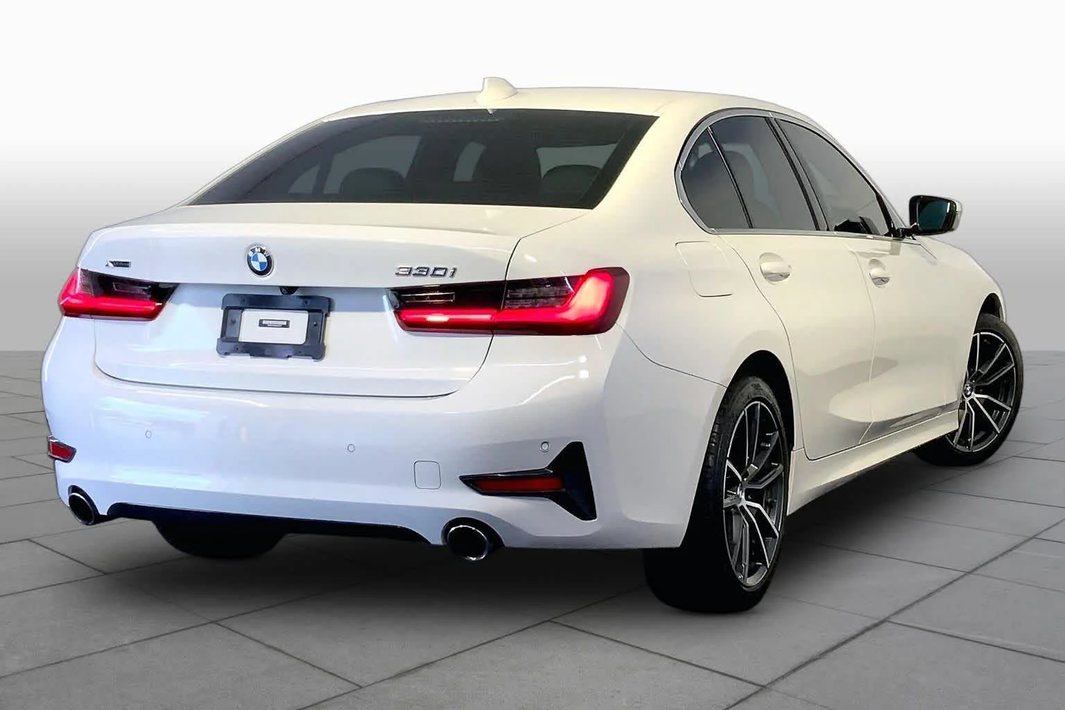 Used 2022 Alpine White BMW 330i xDrive image 13