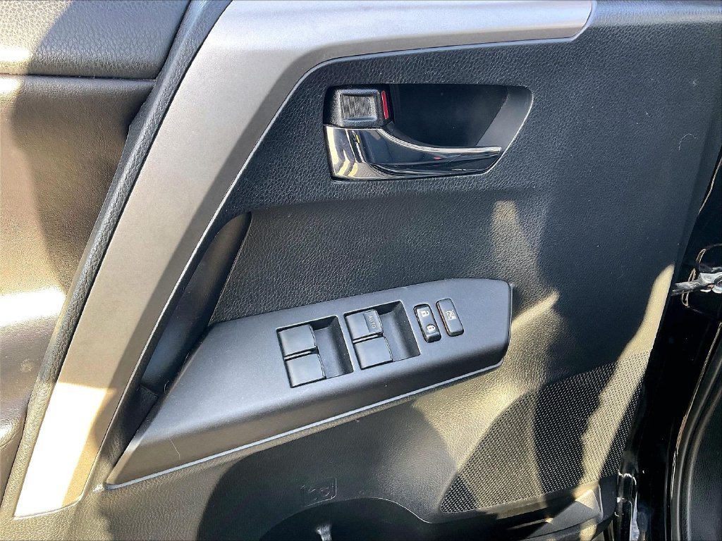 Used 2018 Black Toyota XLE image 36