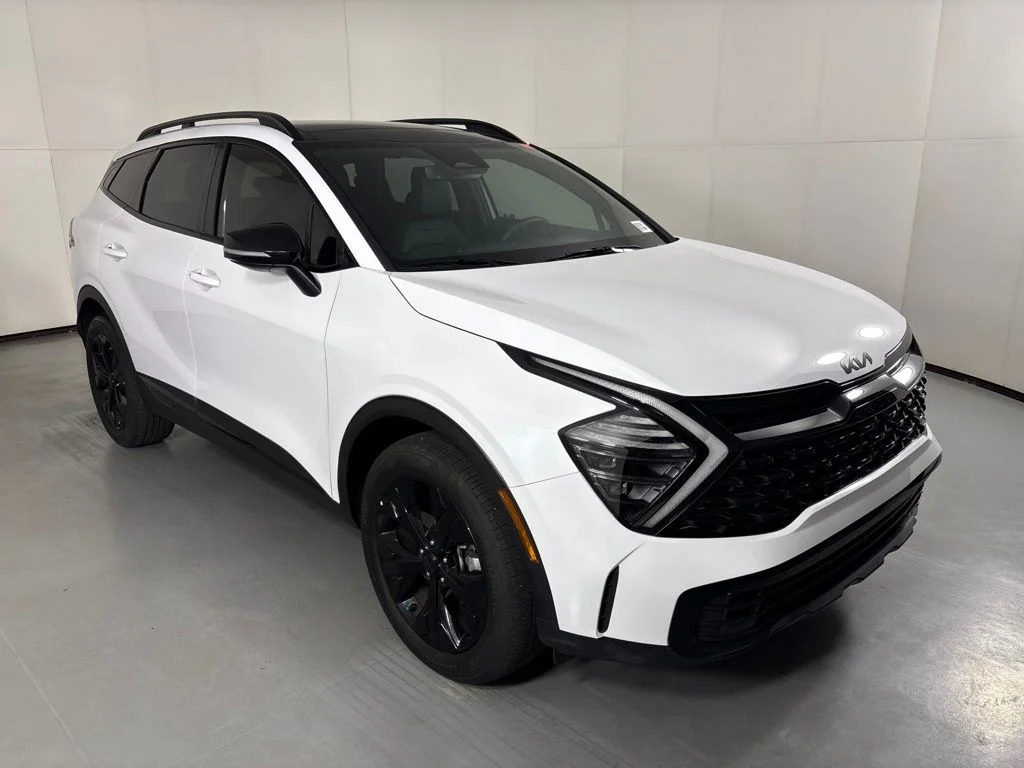 Used 2025 White Kia X-Line image 2