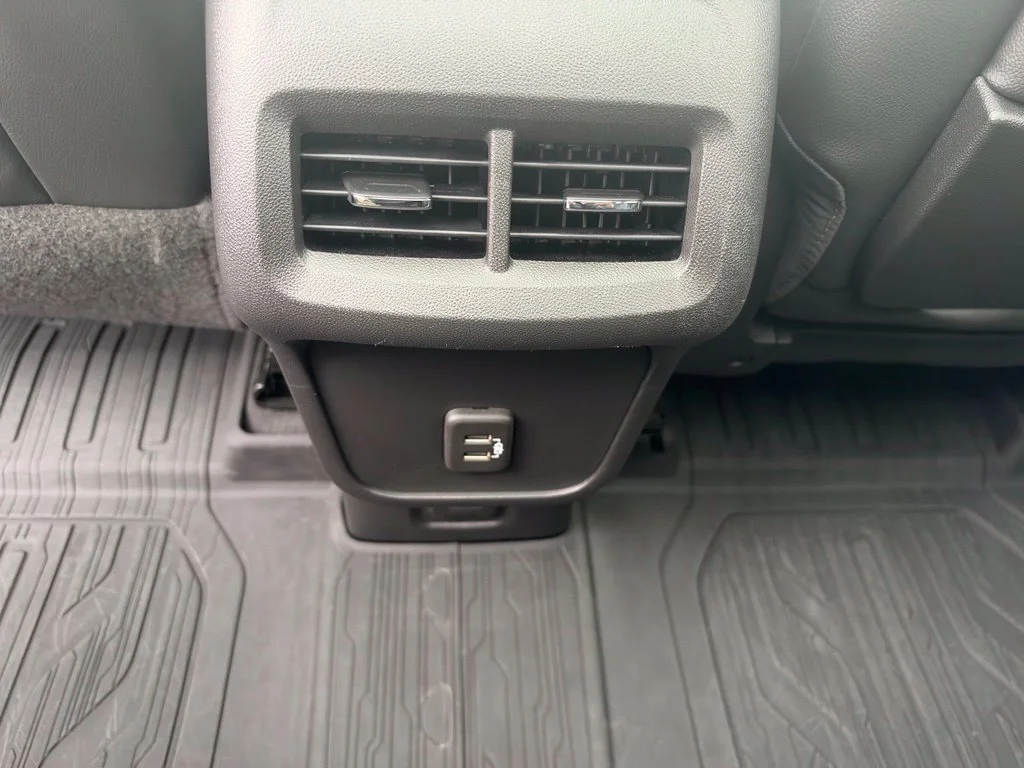 Used 2022 WHITE FROST TRICOAT GMC AT4 image 25