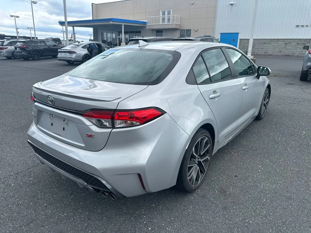 Used 2020 Classic Silver Metallic Toyota SE image 5