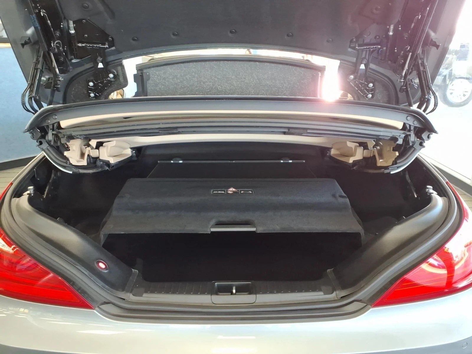Used 2013 Palladium Silver Metallic Mercedes-Benz SL 550 image 31