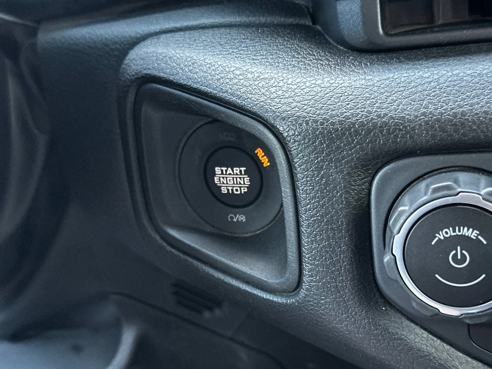 Used 2025 Mojito Clearcoat Jeep Sport image 18