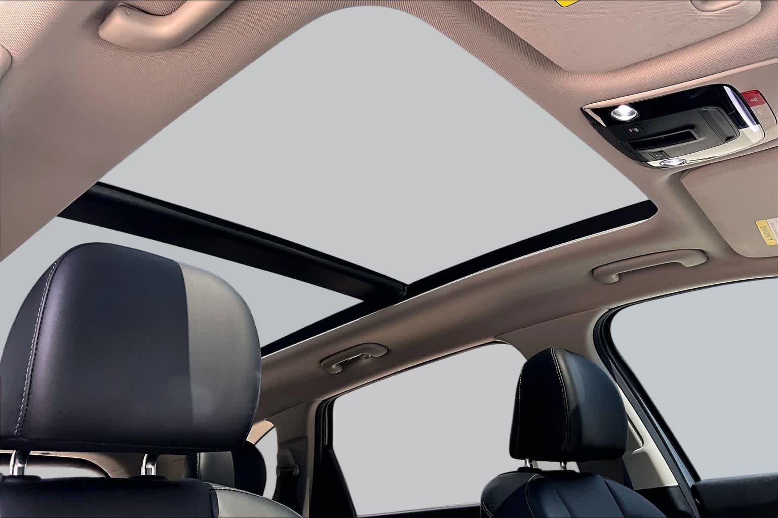 Used 2023 Everlasting Silver Kia SX image 12