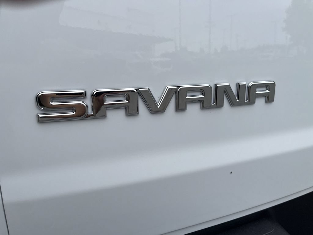New 2026 Summit White GMC Work Van image 27