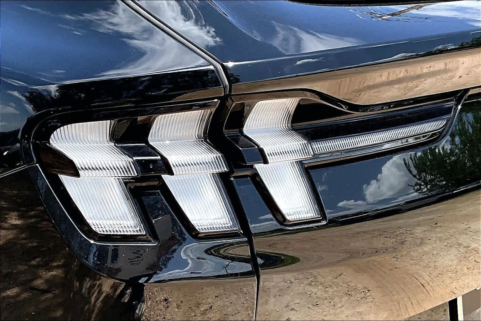 Used 2025 Shadow Black Ford Select image 27