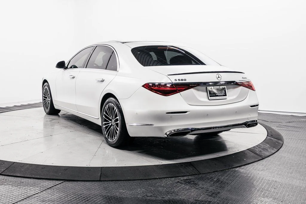 Used 2024 MANUFAKTUR Moonlight White Magno Mercedes-Benz S 580 image 33