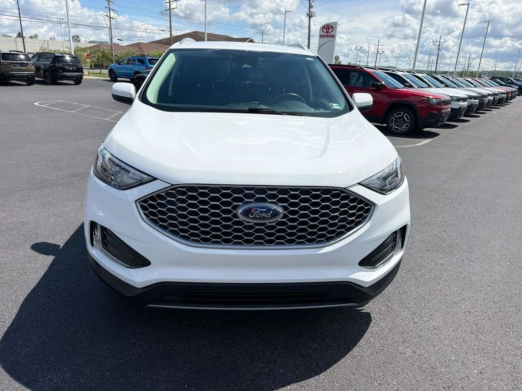 Used 2024 White Ford SEL image 3