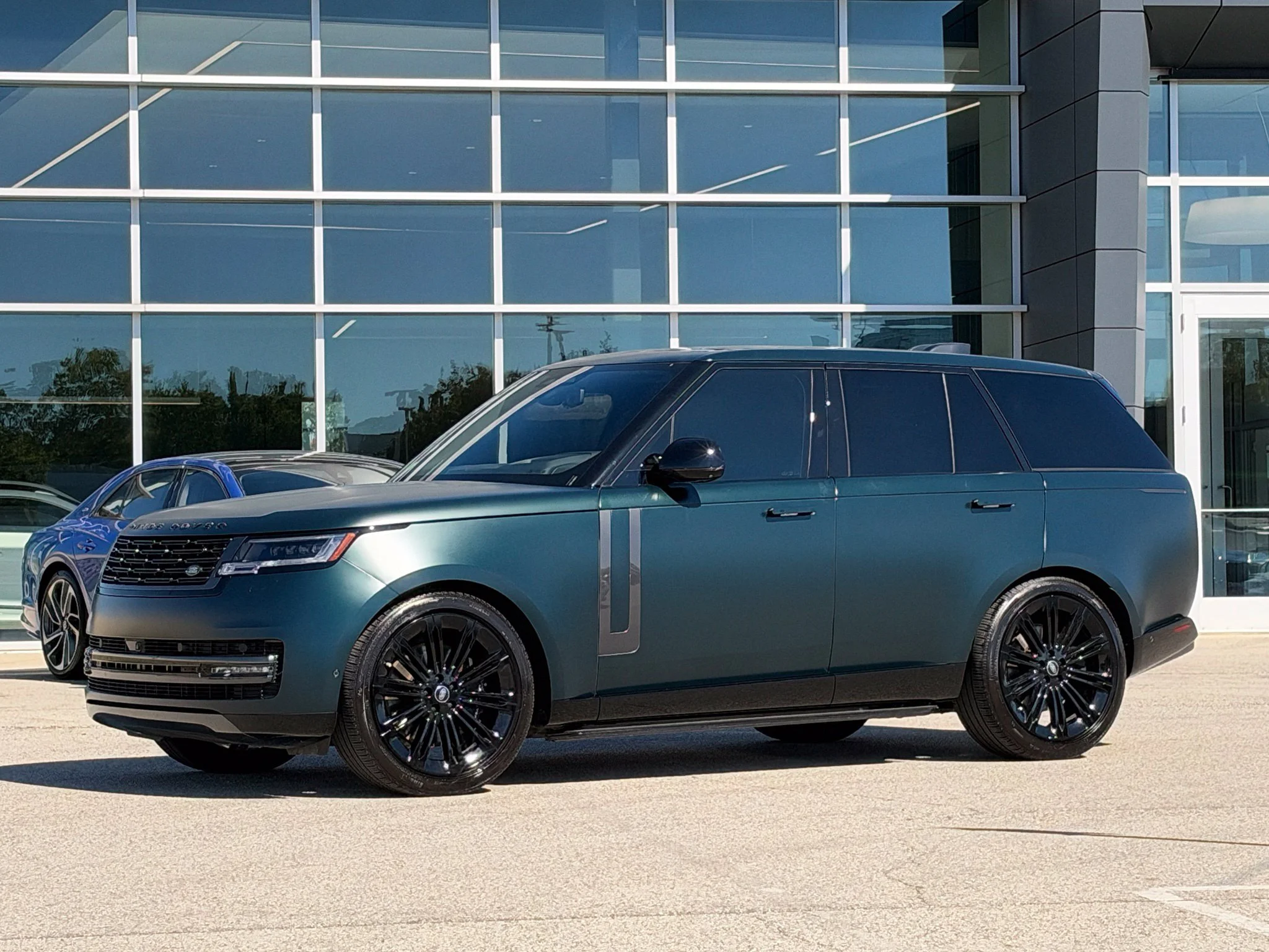 Used 2025 Green Land Rover SE image 10