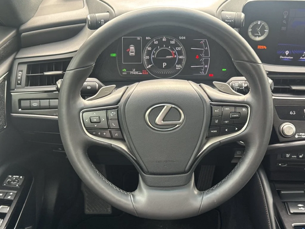 Used 2022 White Lexus 300h image 23