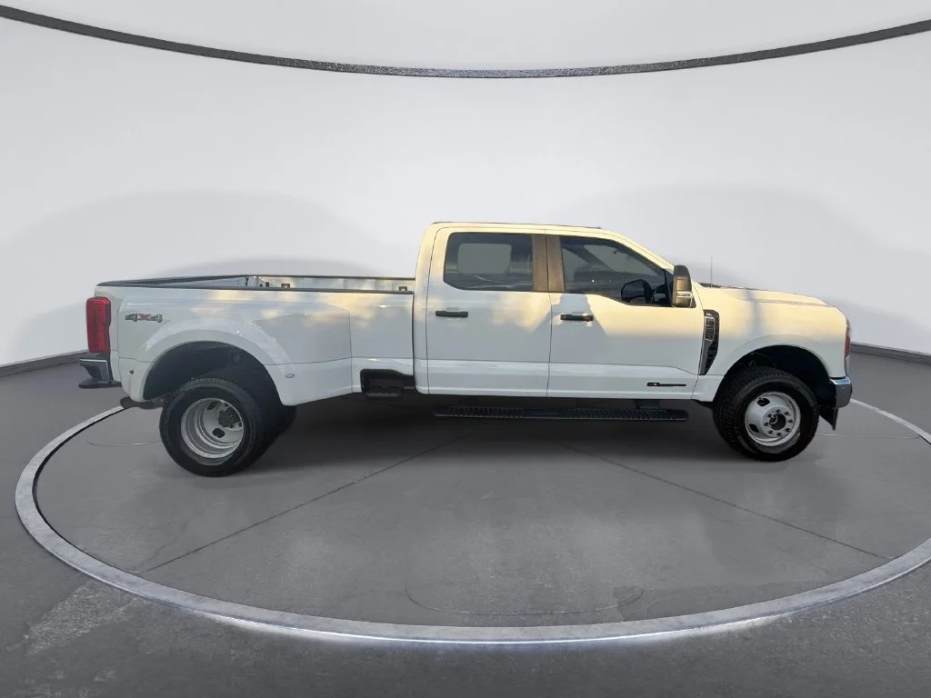 Used 2026 White Ford XL image 8