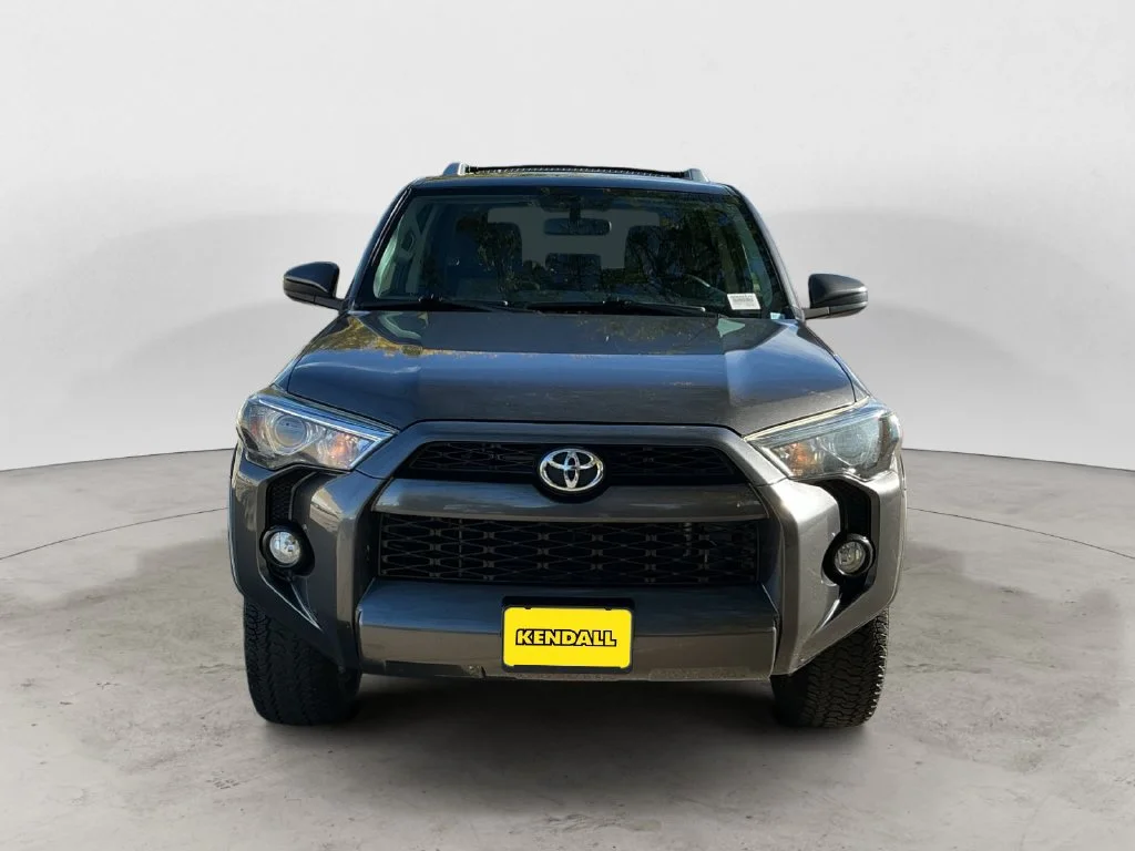 Used 2015 Gray Toyota SR5 image 3