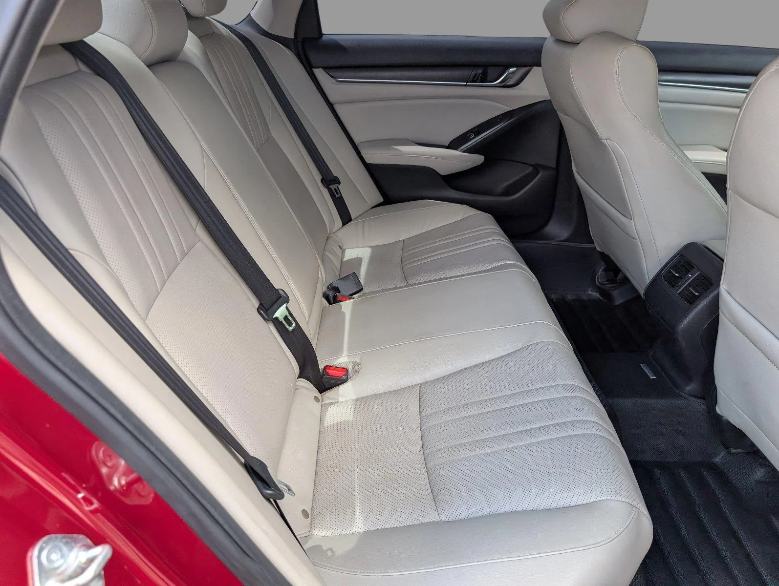 Used 2018 Radiant Red Metallic Honda Touring 1.5T image 36