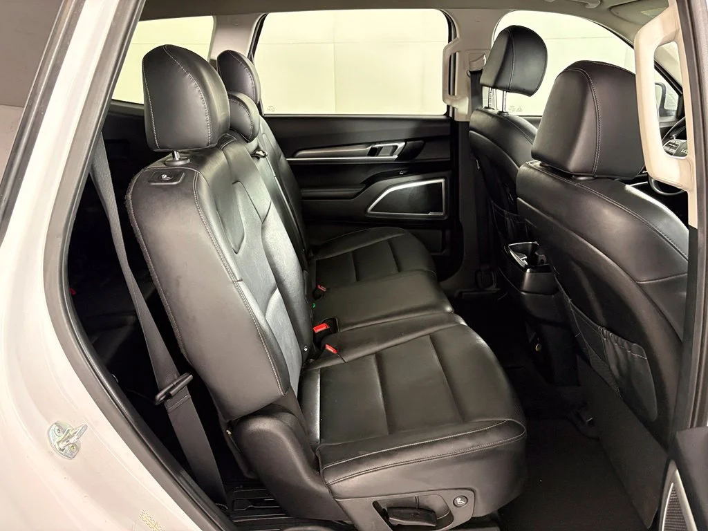 Used 2022 White Kia LX image 40