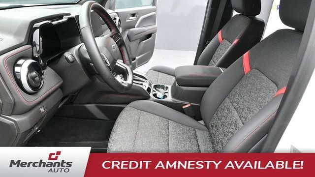 Used 2025 White Chevrolet Z71 image 18