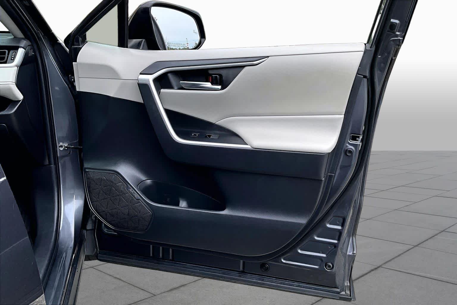 Used 2022 Magnetic Gray Metallic Toyota Hybrid XLE image 44