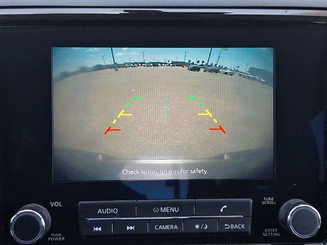Used 2022 Green Nissan SV image 9