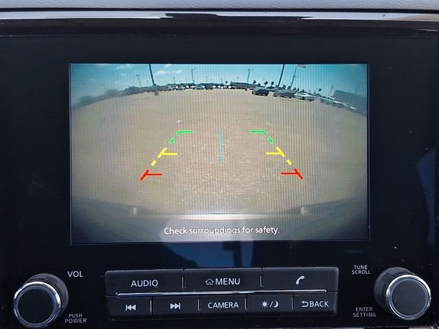 Used 2022 Green Nissan SV image 9