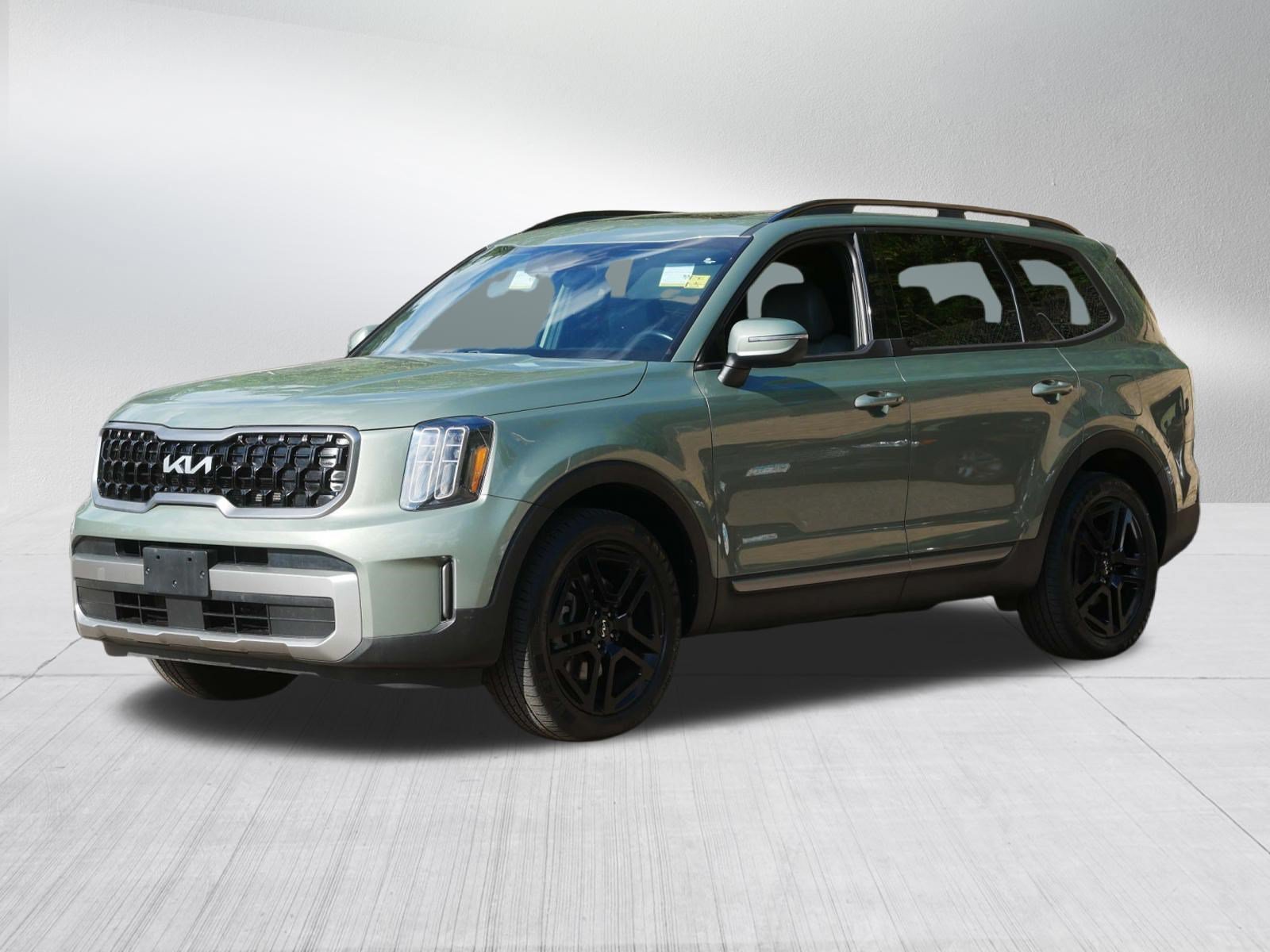 Used 2023 Jungle Green Kia EX X-Line image 3