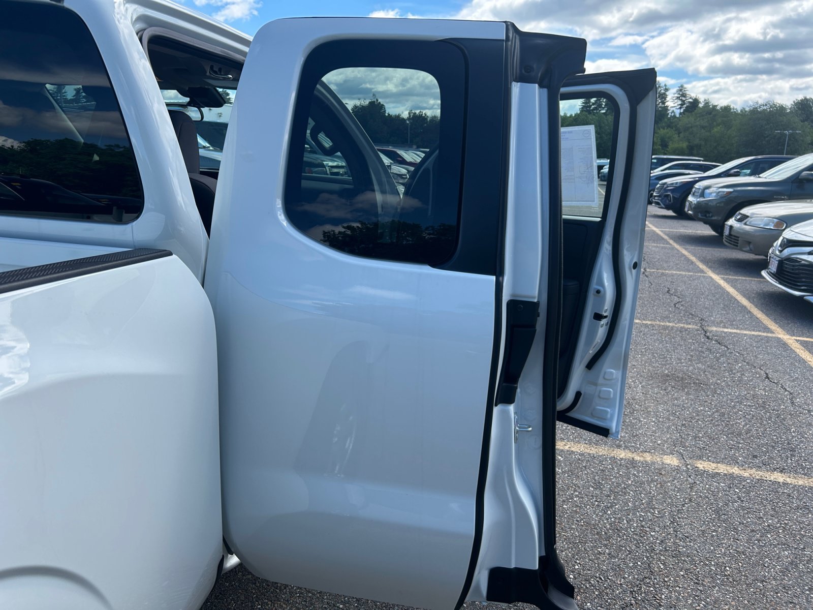 New 2026 Glacier White Nissan King Cab® S image 32