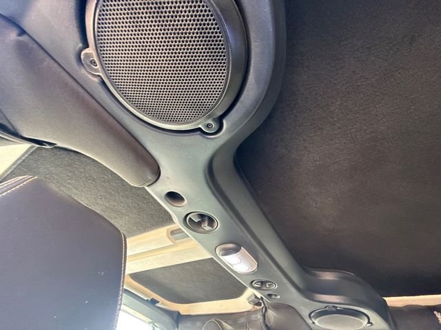 Used 2012 White Jeep Unlimited Rubicon image 17