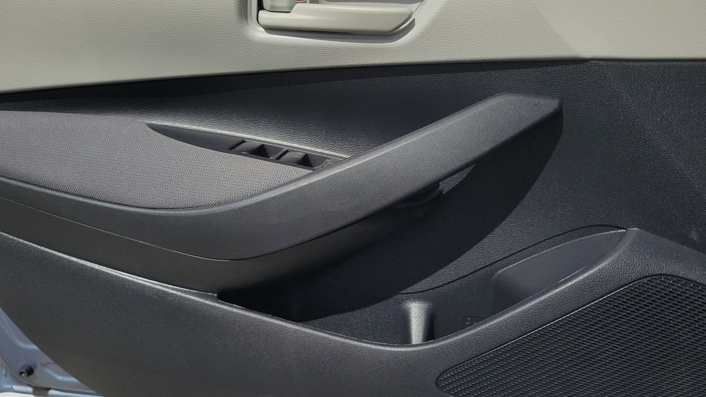 2022 Toyota Corolla LE - Photo 18