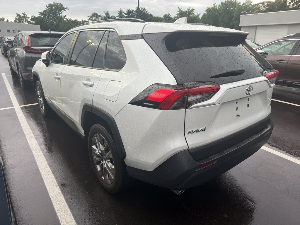 Used 2024 Wind Chill Pearl Toyota XLE Premium image 3