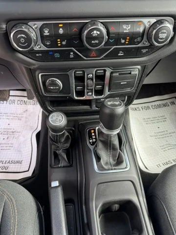 Used 2025 Anvil Clearcoat Jeep Backcountry image 14
