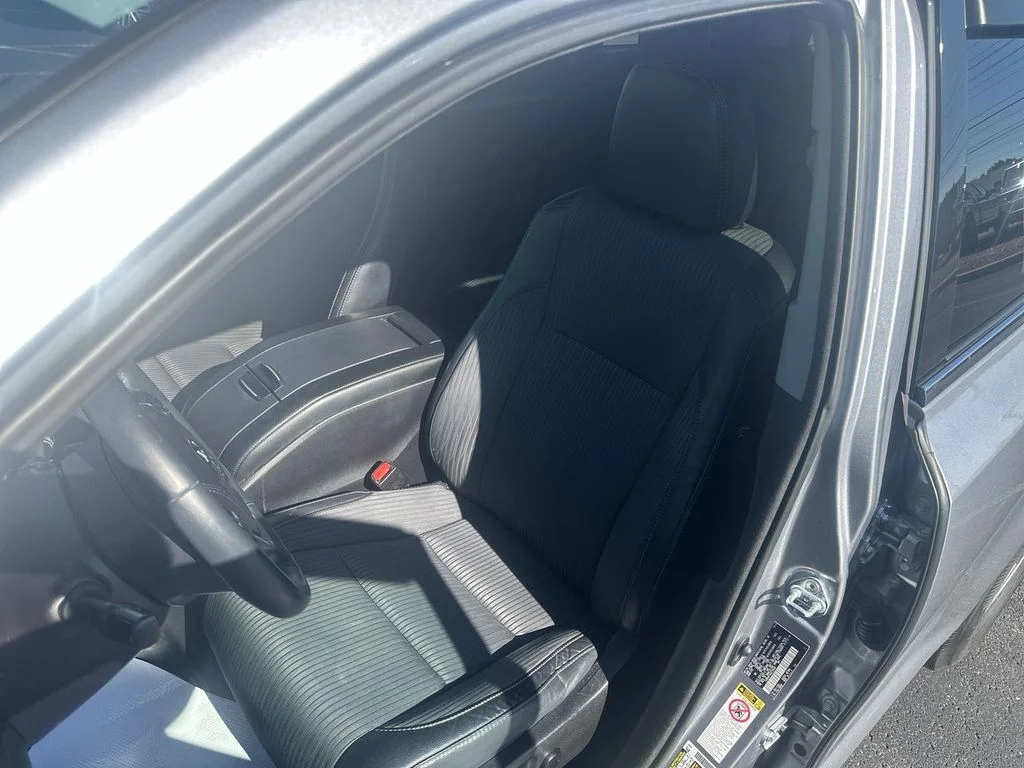 Used 2016 Silver Toyota LE V6 image 17