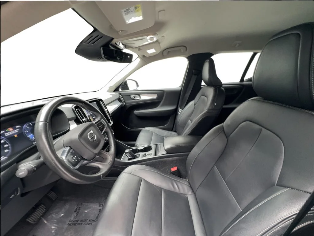 Used 2021 Black Volvo Momentum image 19