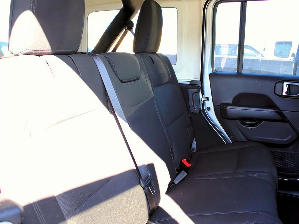 2023 Jeep Wrangler 4-Door Sahara - Photo 23