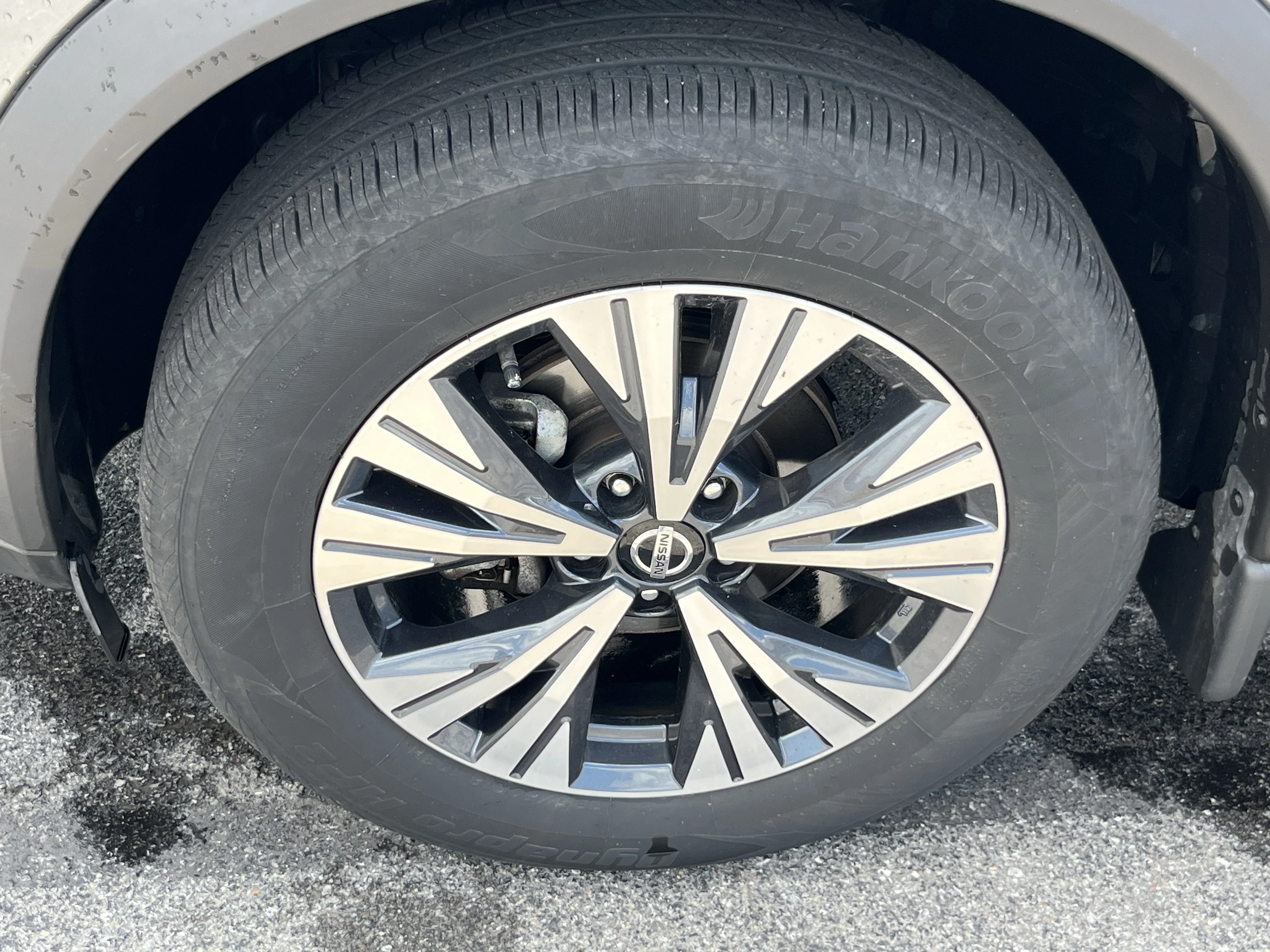 Used 2021 Gun Metallic Nissan SV image 13