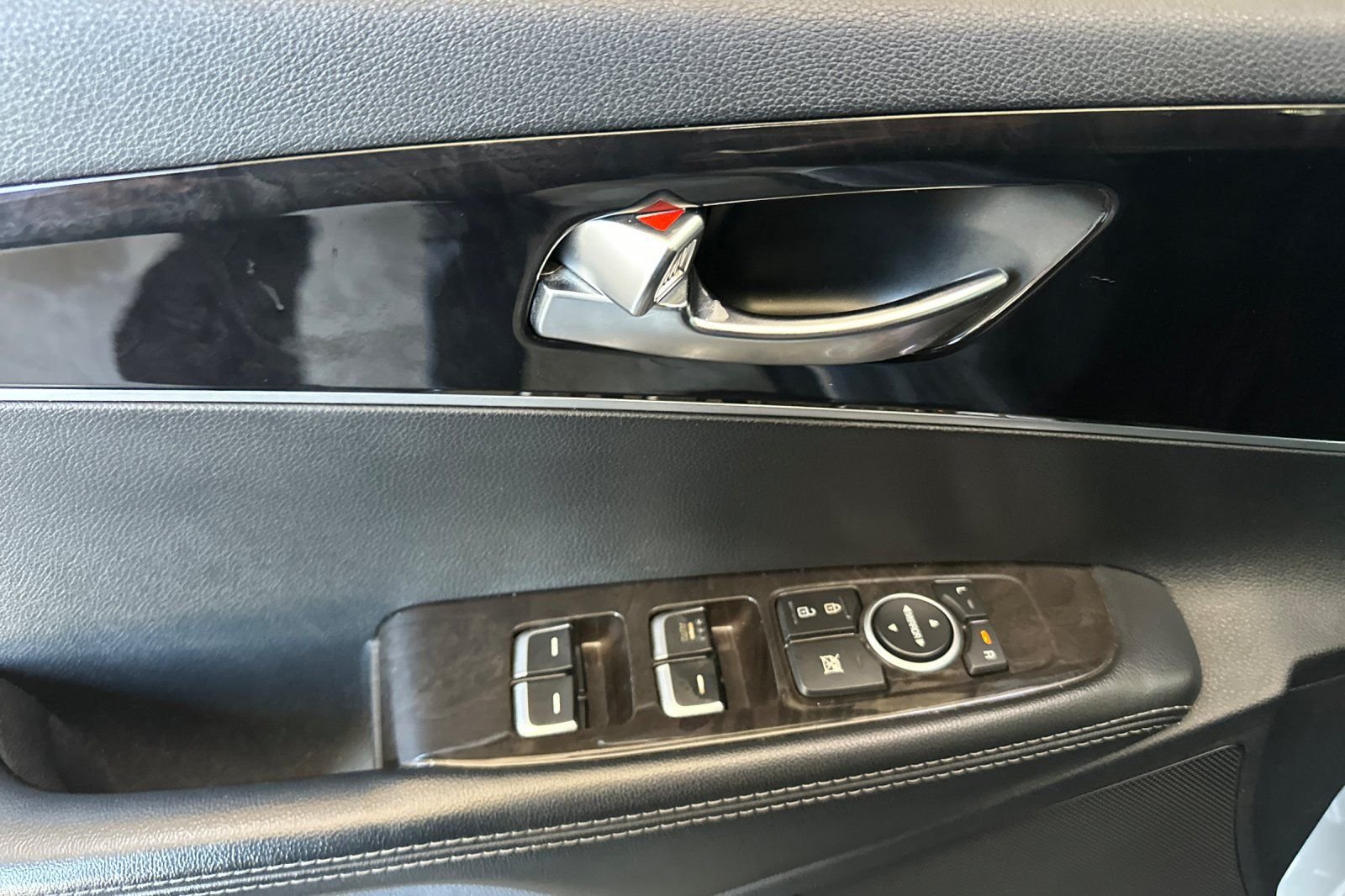 Used 2017 Silver Kia LX image 11