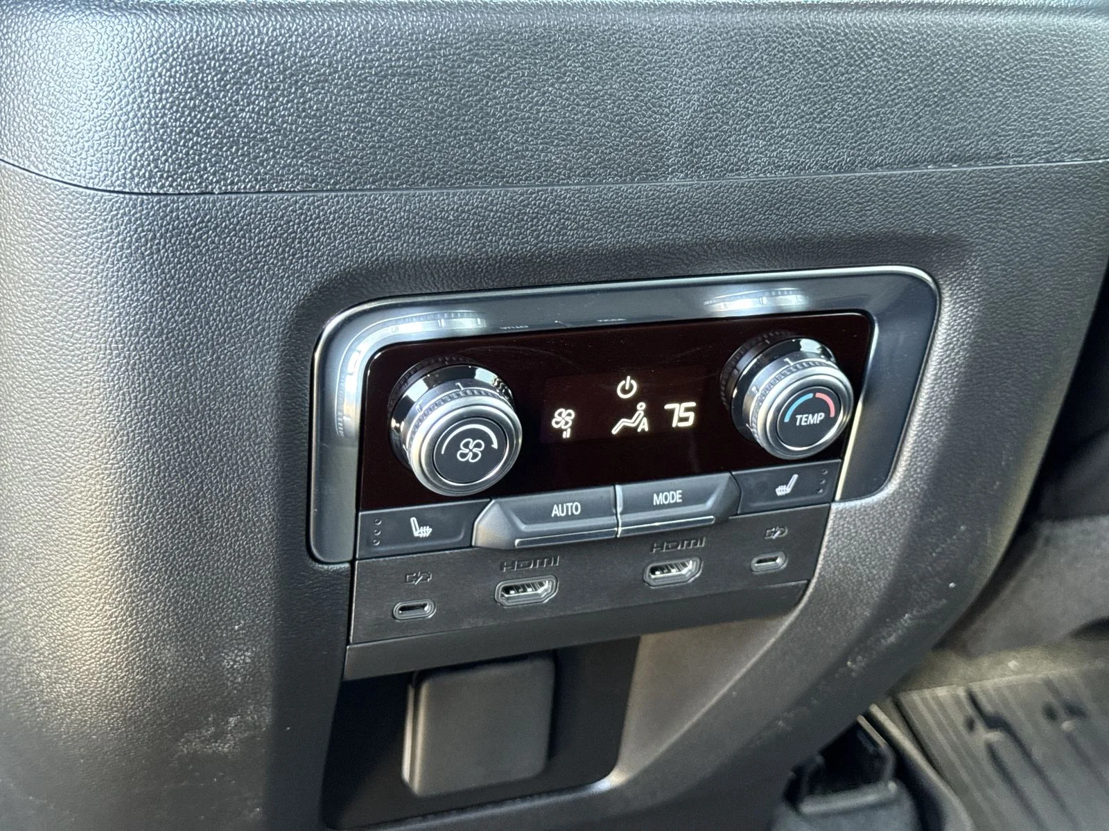 2026 GMC Yukon XL Denali - Photo 36