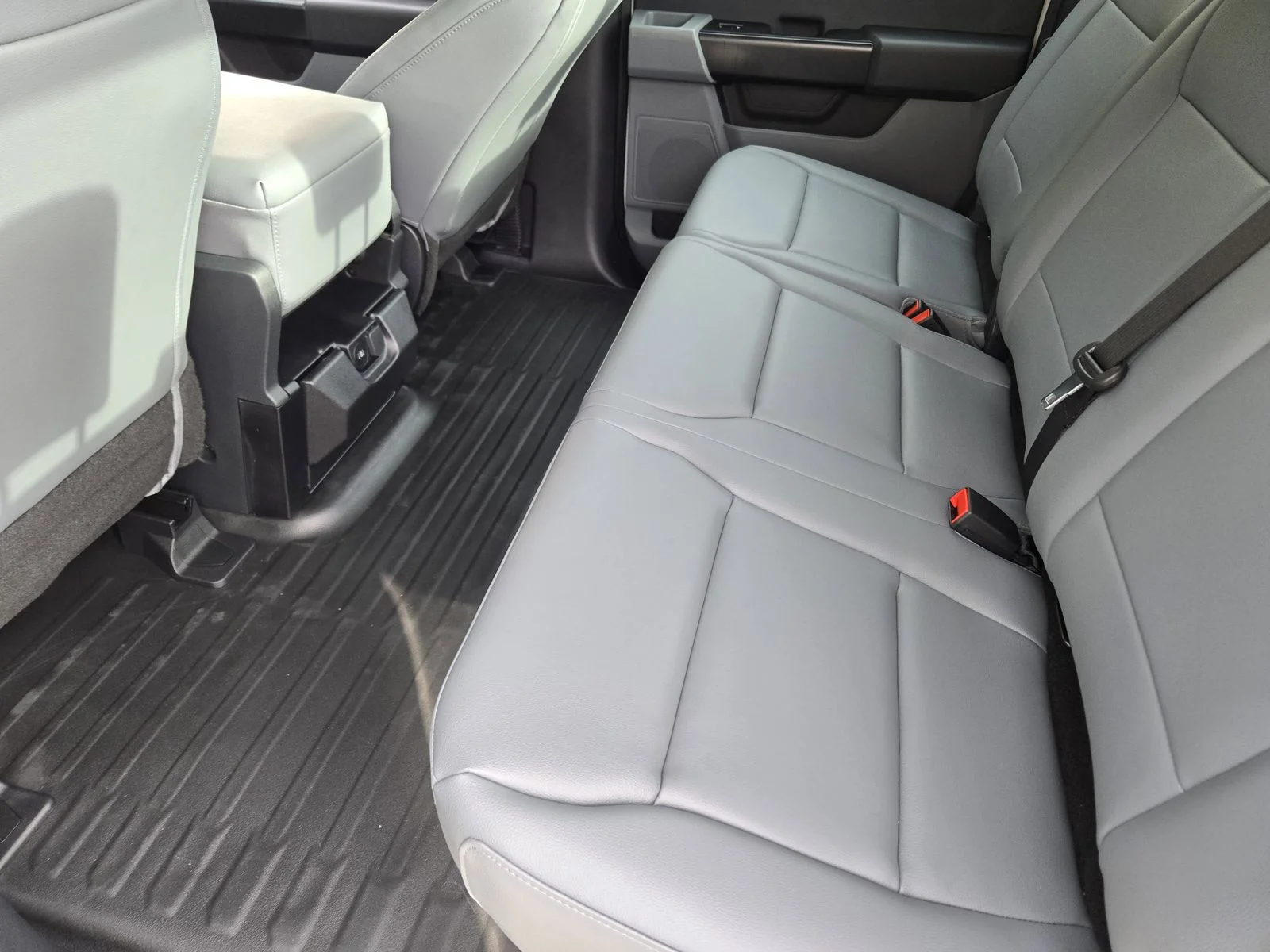 New 2026 Oxford White Ford XL image 18