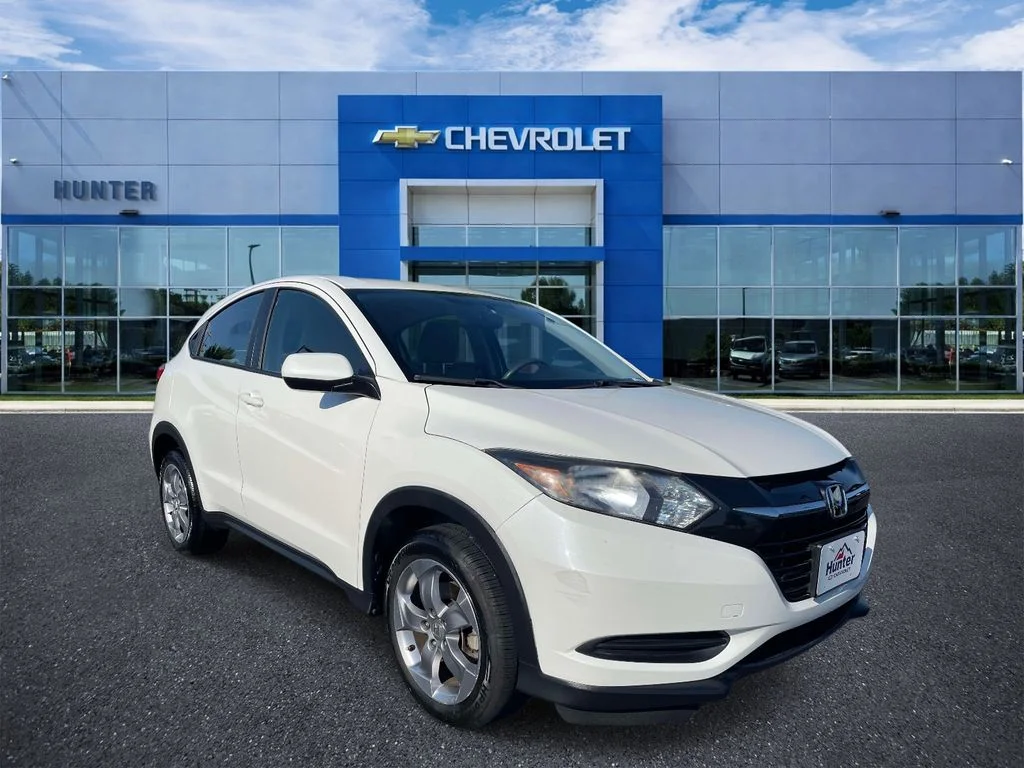Used 2018 White Honda LX image 1