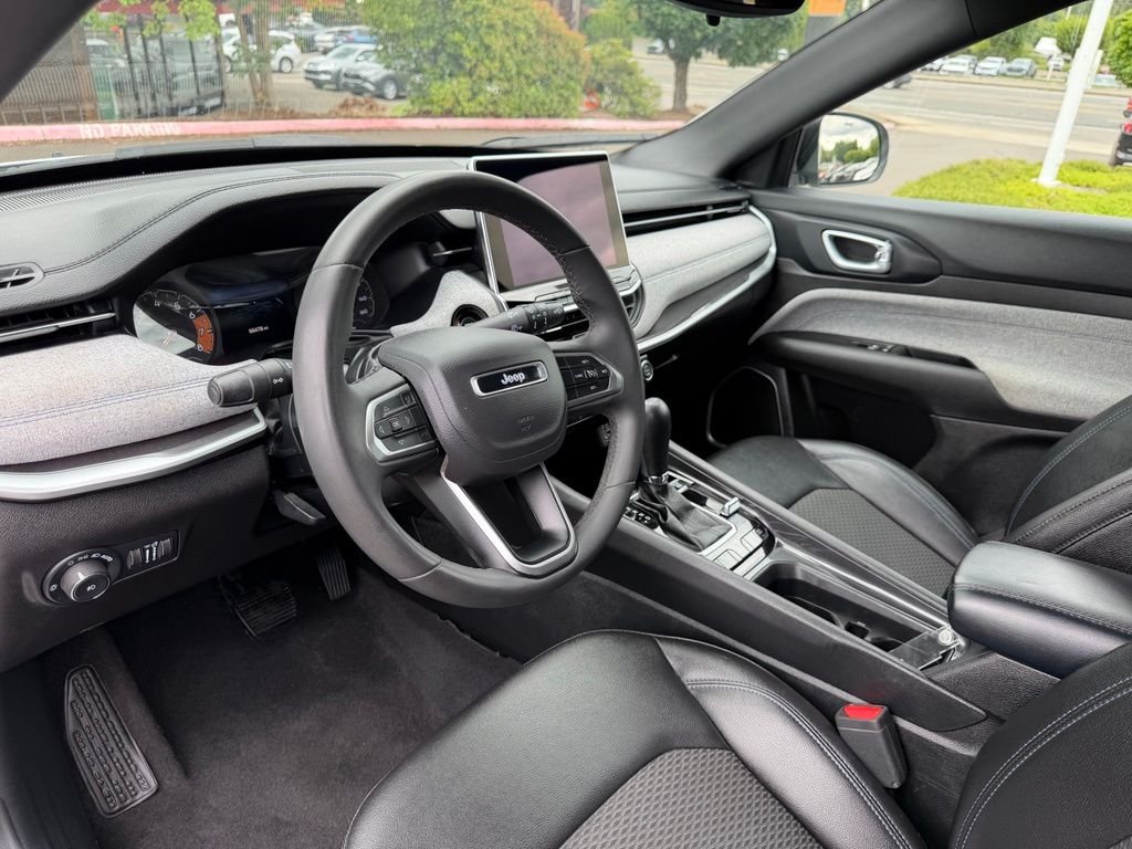 Used 2024 White Jeep Latitude image 15