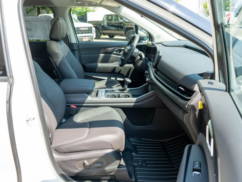 New 2027 Snow White Pearl Kia SX image 10