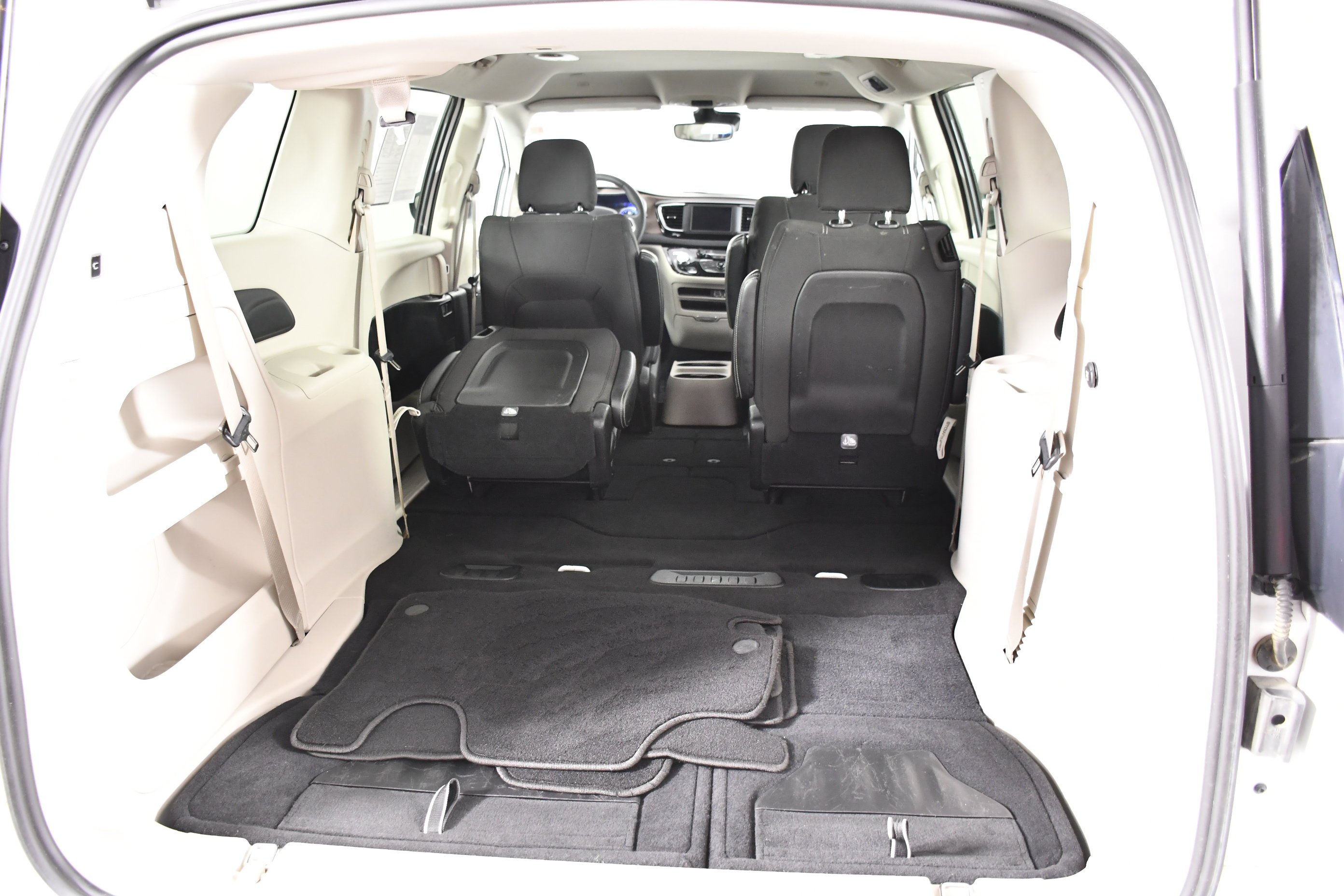 Used 2023 Bright White Clearcoat Chrysler LX image 47