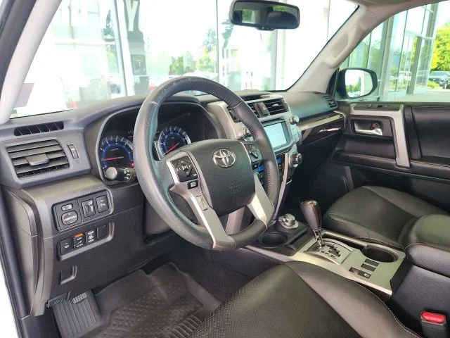 Certified Used 2016  Toyota Limited image 16
