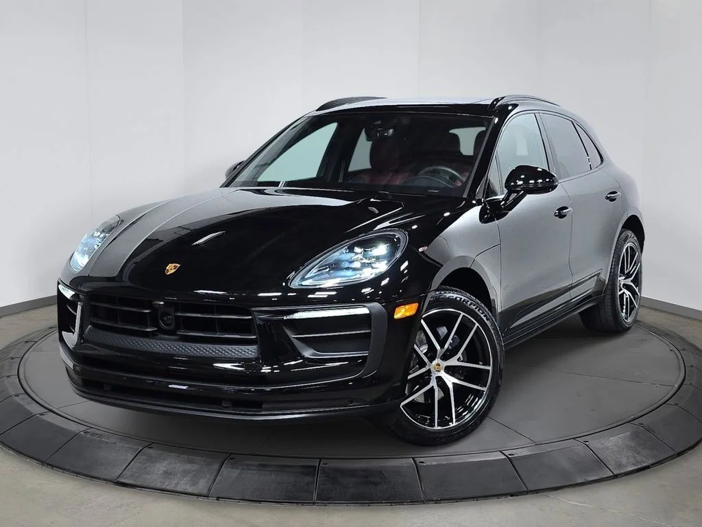 2025 Porsche Macan's photo
