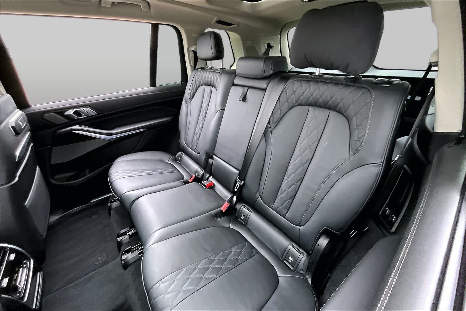 Used 2026 Skyscraper Grey Metallic BMW xDrive40i image 20