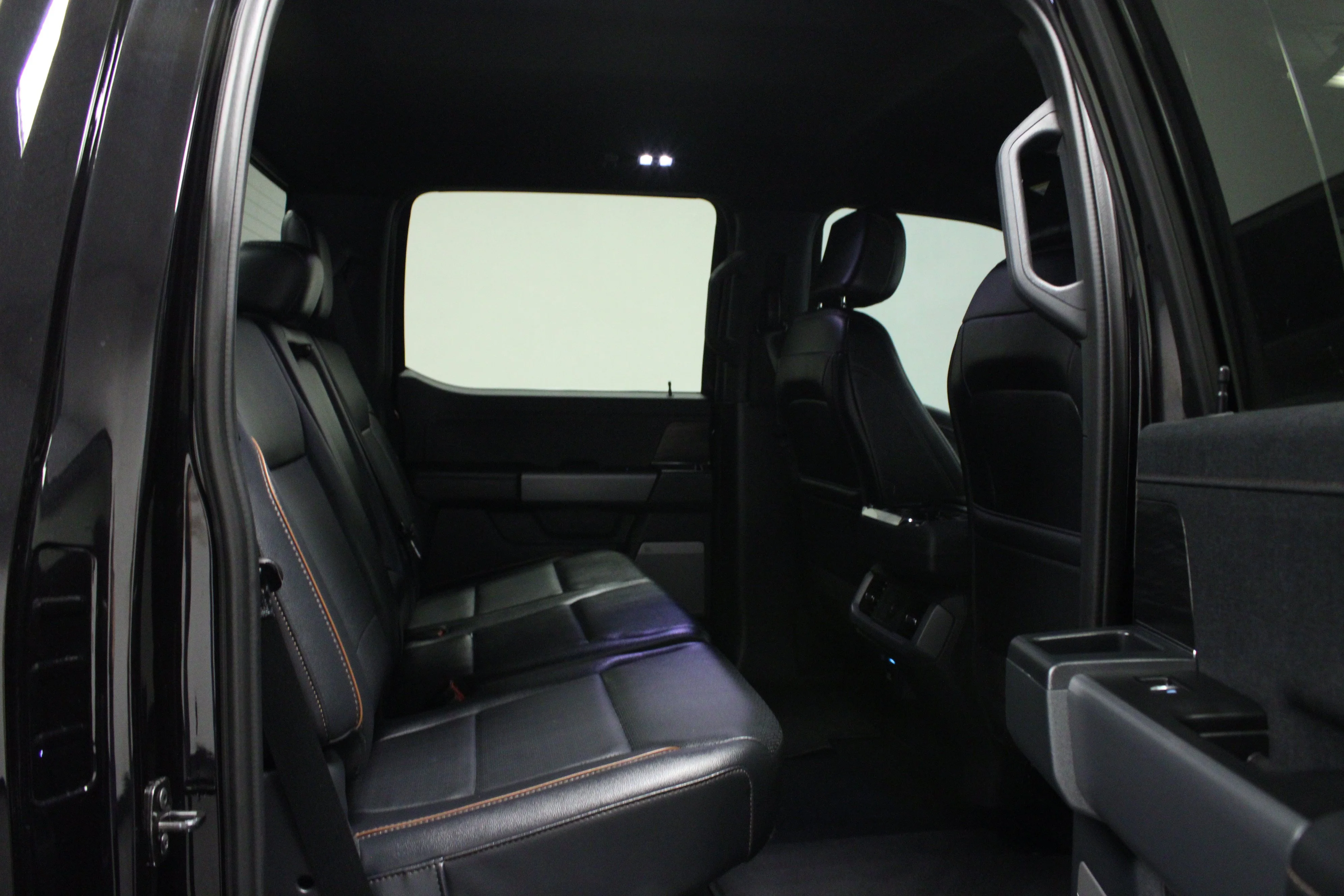 Used 2025 Agate Black Metallic Ford LARIAT image 15