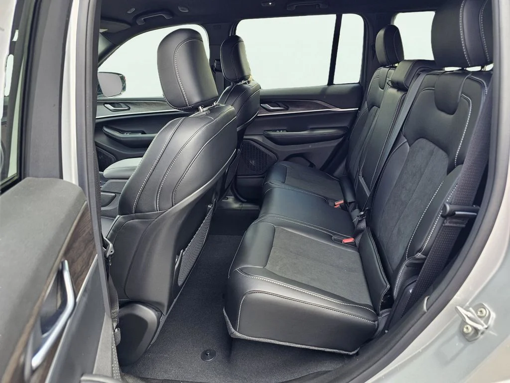 New 2026 Silver Zynith Exterior Paint Jeep Altitude image 30