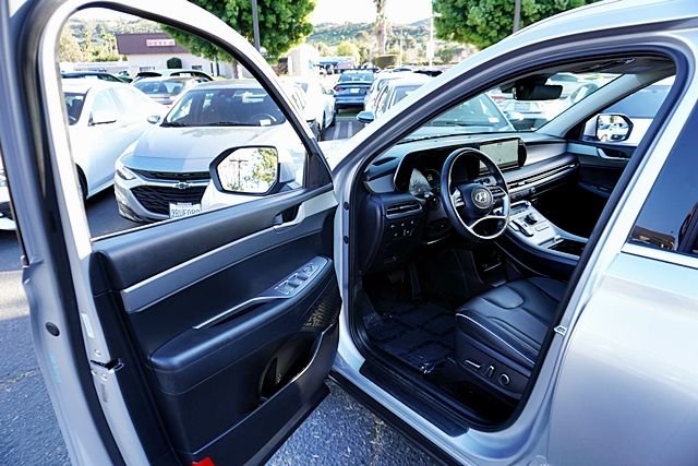 Used 2025 Silver Hyundai SEL image 36