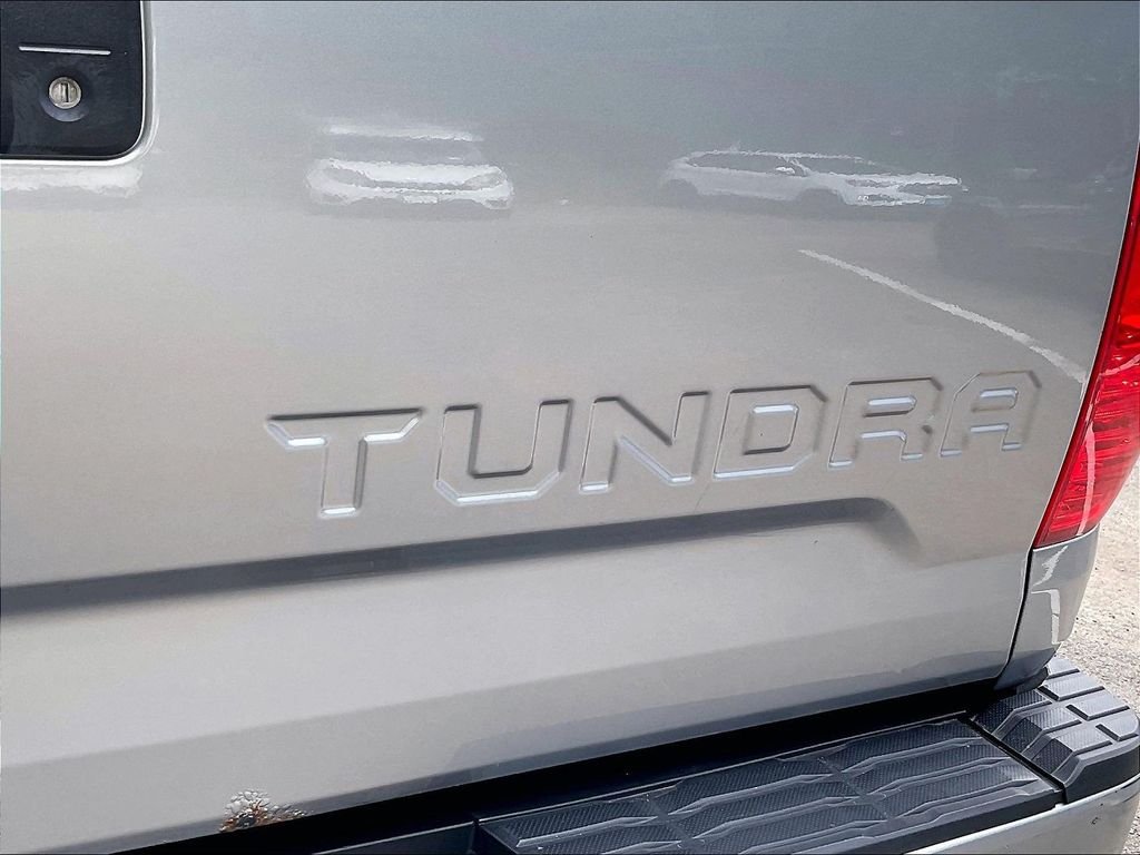 Used 2018 Silver Toyota SR5 image 29